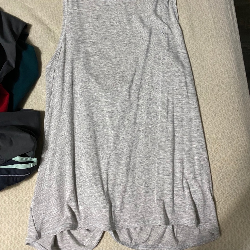 Zyia swirl tank